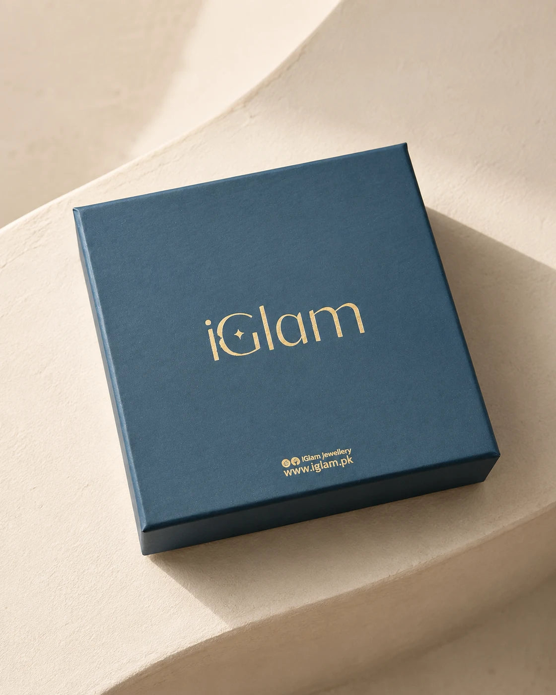 Blue iGlam jewellery box on ivory stone